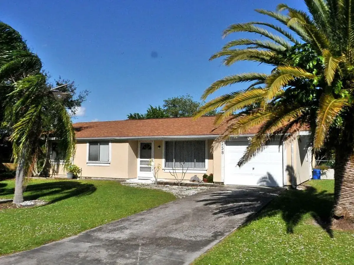 258 SW Bridgeport Drive, Port St. Lucie FL 34953