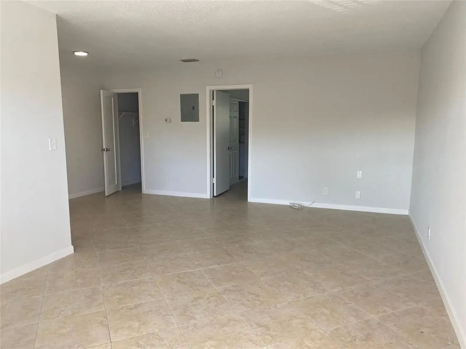 853 SE 4TH Court Apt 14, Deerfield Beach FL 33441 photo 2