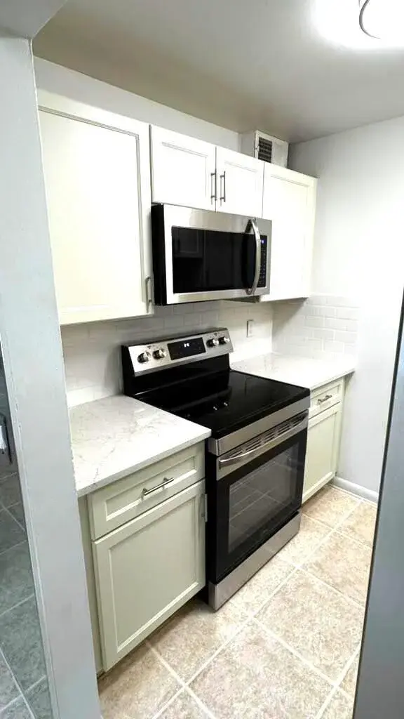1020 CRYSTAL LAKE Drive # 103, Deerfield Beach FL 33064