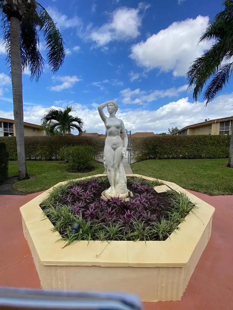 500 VILLAGE GREEN Circle W # 310, Palm Springs FL 33461 photo 3