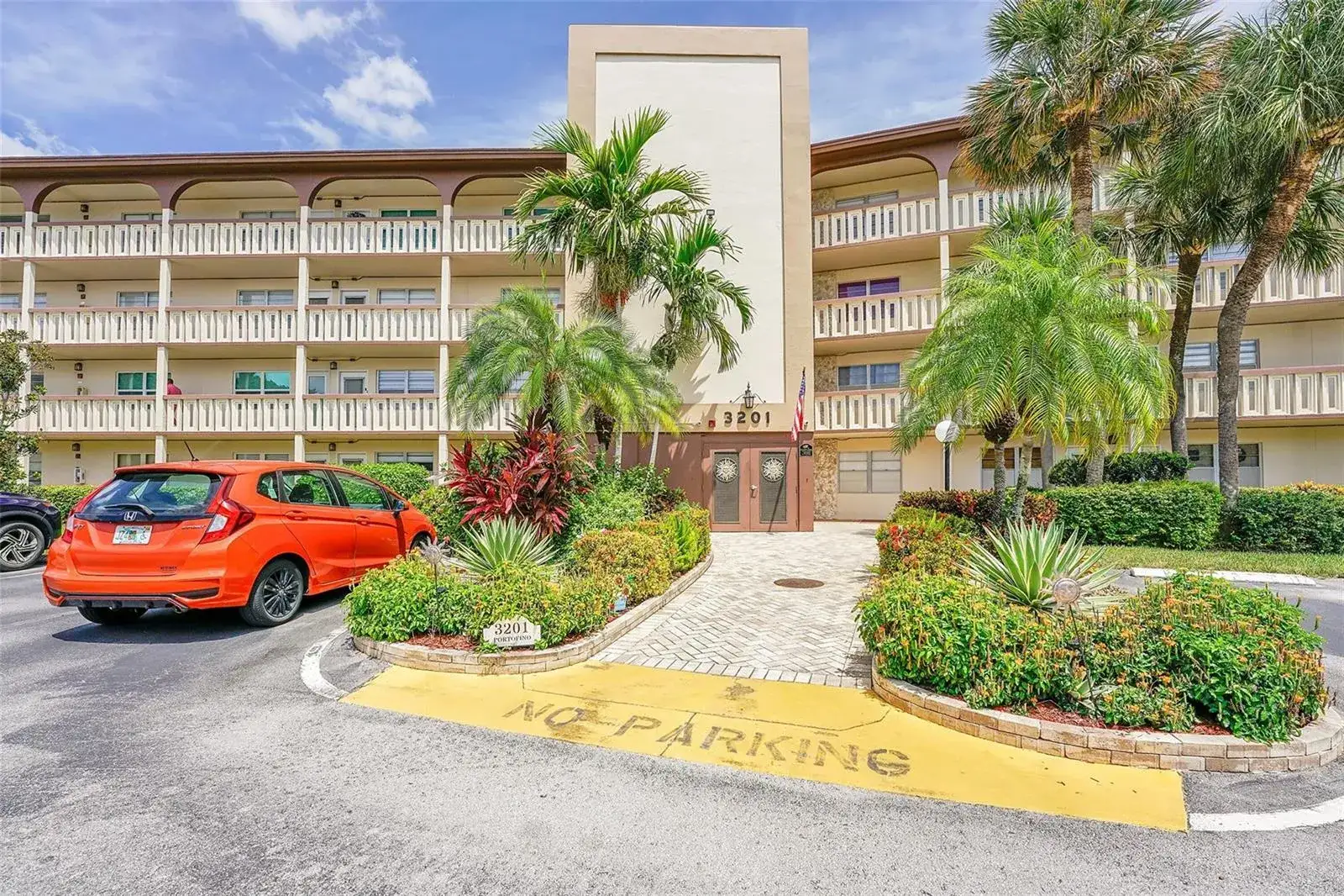 3201 PORTOFINO Point # C2, Coconut Creek FL 33066