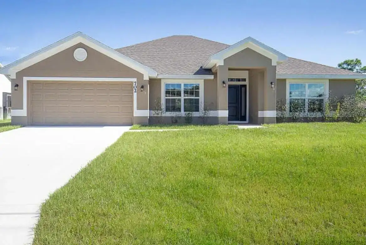 702 SE WALTERS Terrace, Port St. Lucie FL 34983