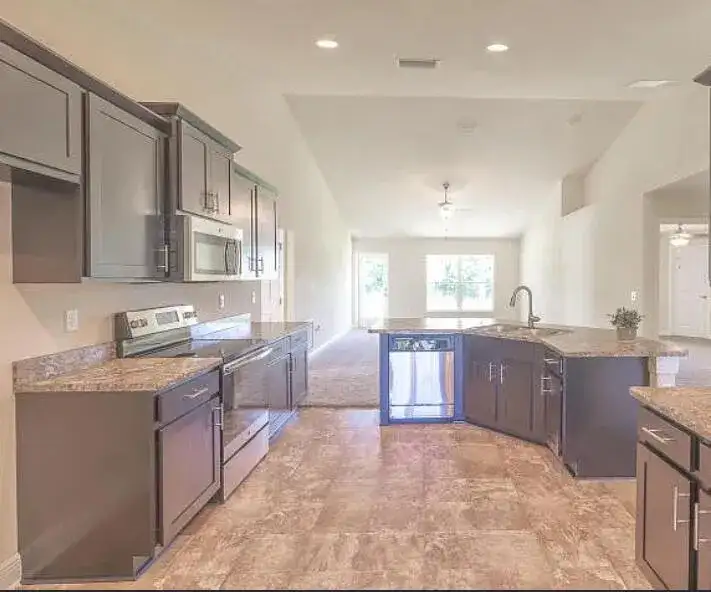 702 SE WALTERS Terrace, Port St. Lucie FL 34983 photo 2