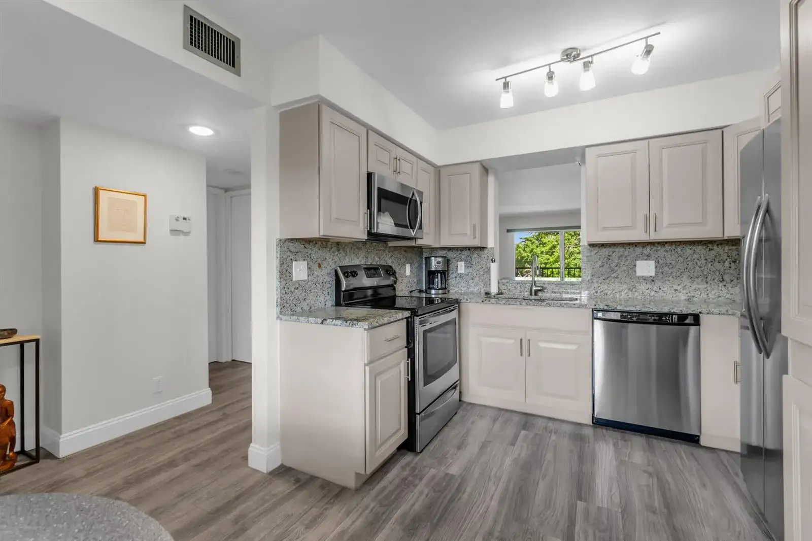 7267 HUNTINGTON Lane # 403, Delray Beach FL 33446 photo 3