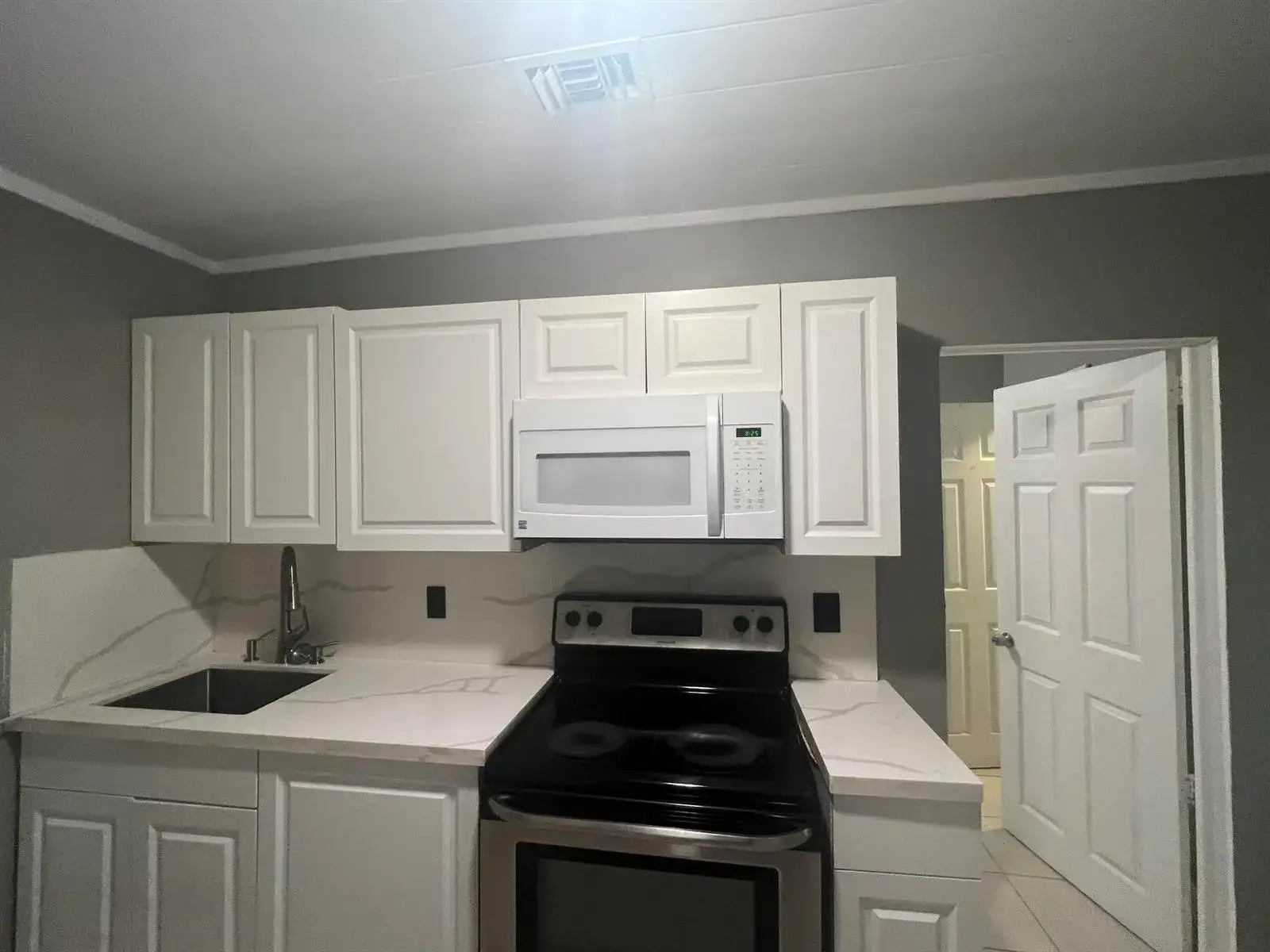 715 S B Street, FL 33460 photo 3