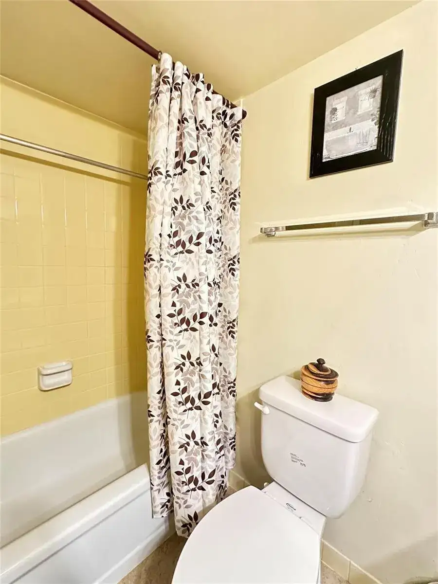 4899 NW 26th Court, Lauderdale Lakes FL 33313 photo 4