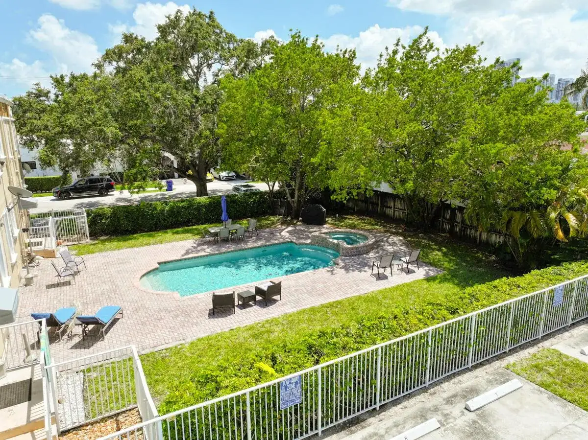 403 NE 16th Avenue Apt 7, Fort Lauderdale FL 33301 photo 4