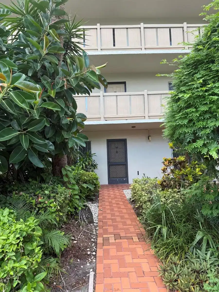 6585 KENSINGTON Lane # 102, Delray Beach FL 33446