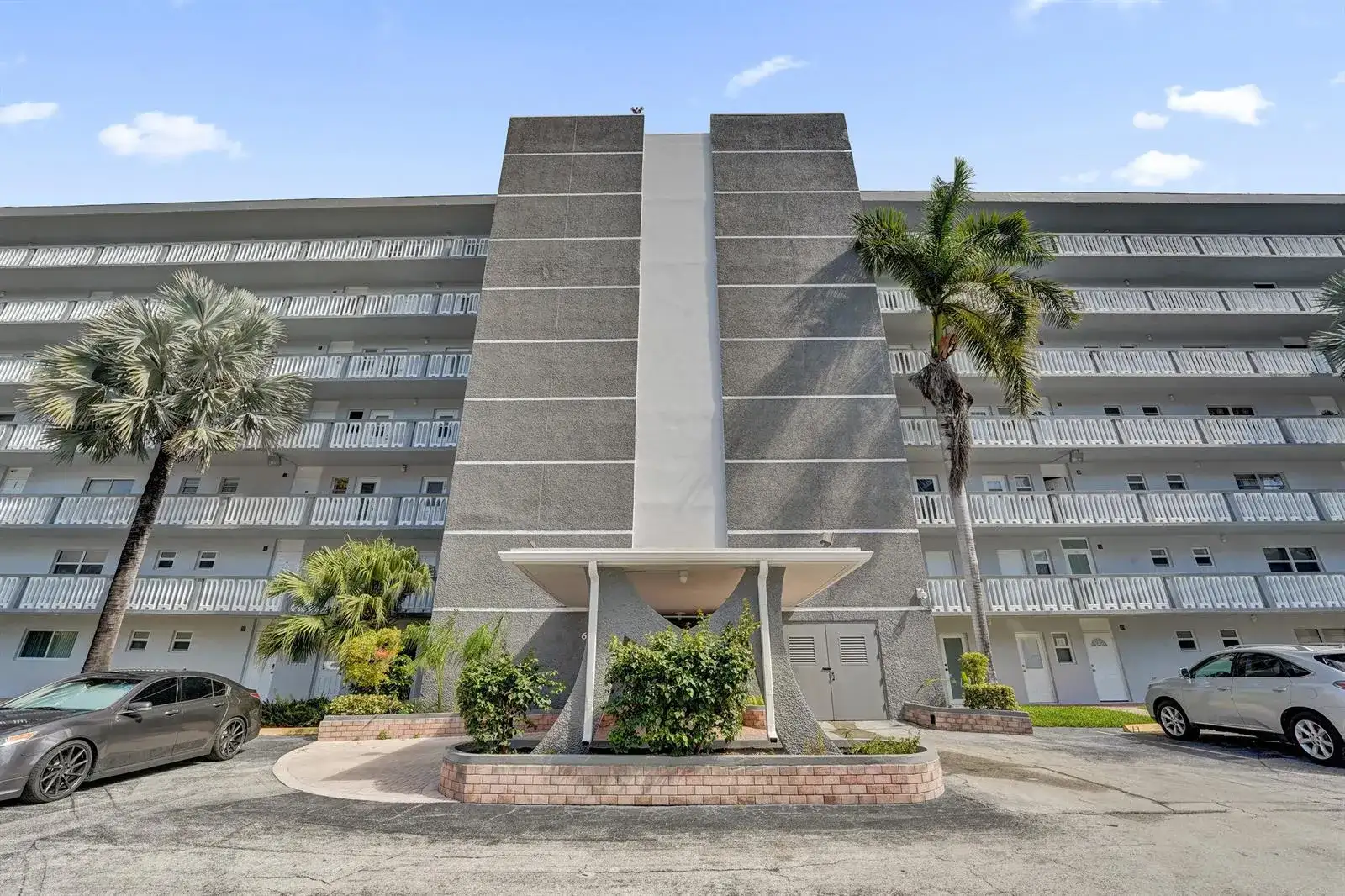 610 NE 12TH Avenue # 306, Hallandale Beach FL 33009 photo 4