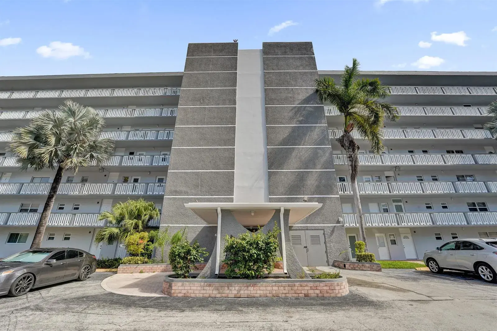 610 NE 12TH Avenue # 306, Hallandale Beach FL 33009
