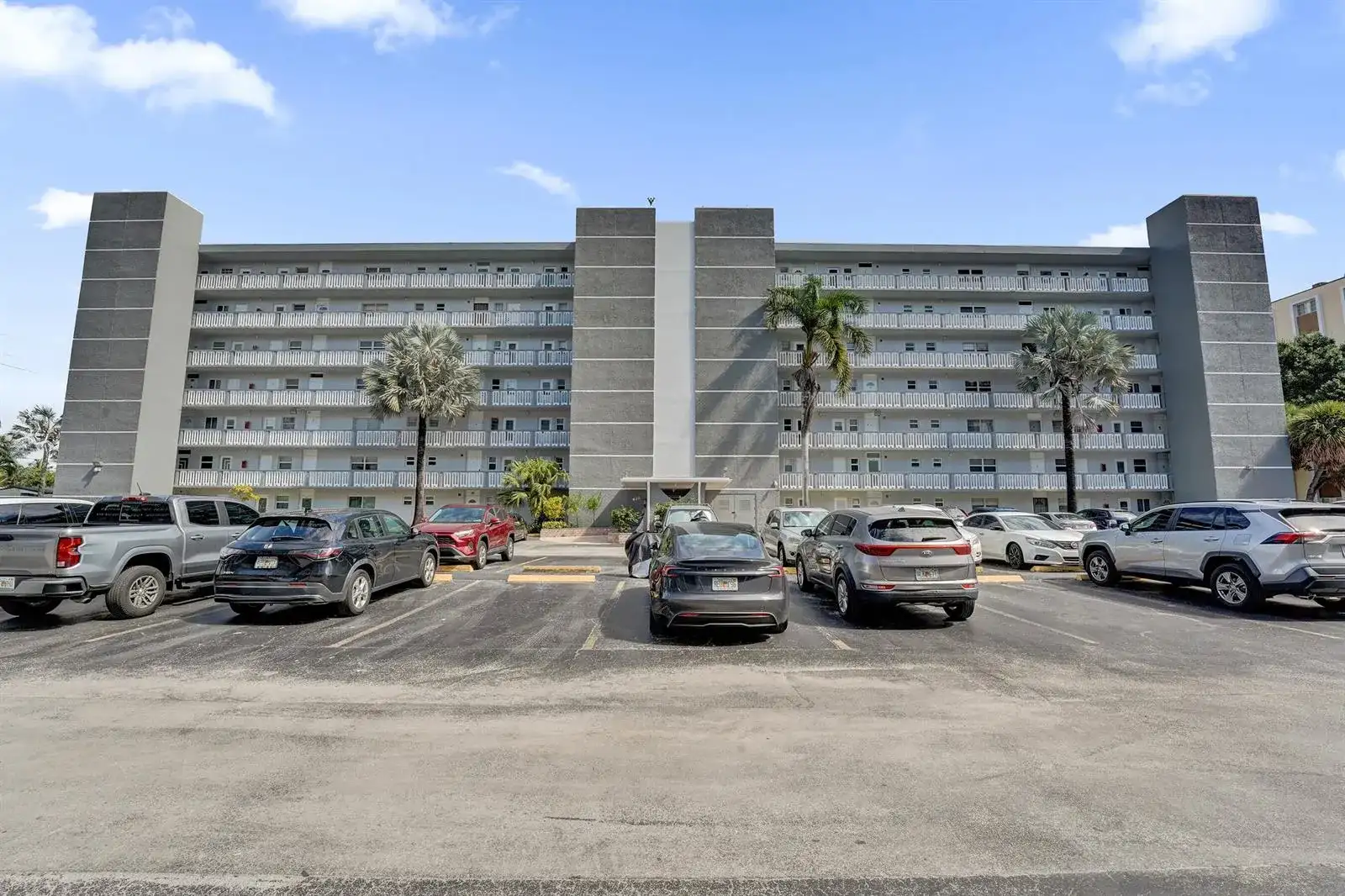 610 NE 12TH Avenue # 306, Hallandale Beach FL 33009 photo 5