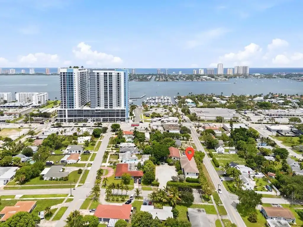 105 2nd Street # 2, Lake Park FL 33403 photo 2