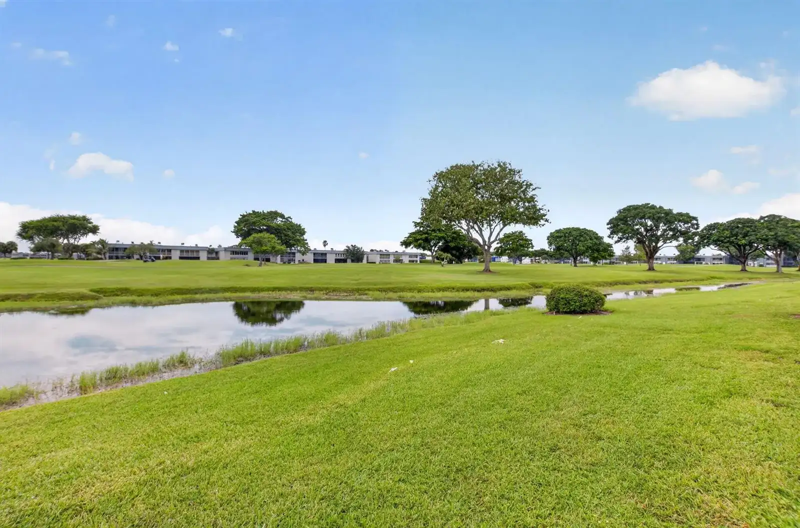 204 Burgundy E, Delray Beach FL 33484 photo 2