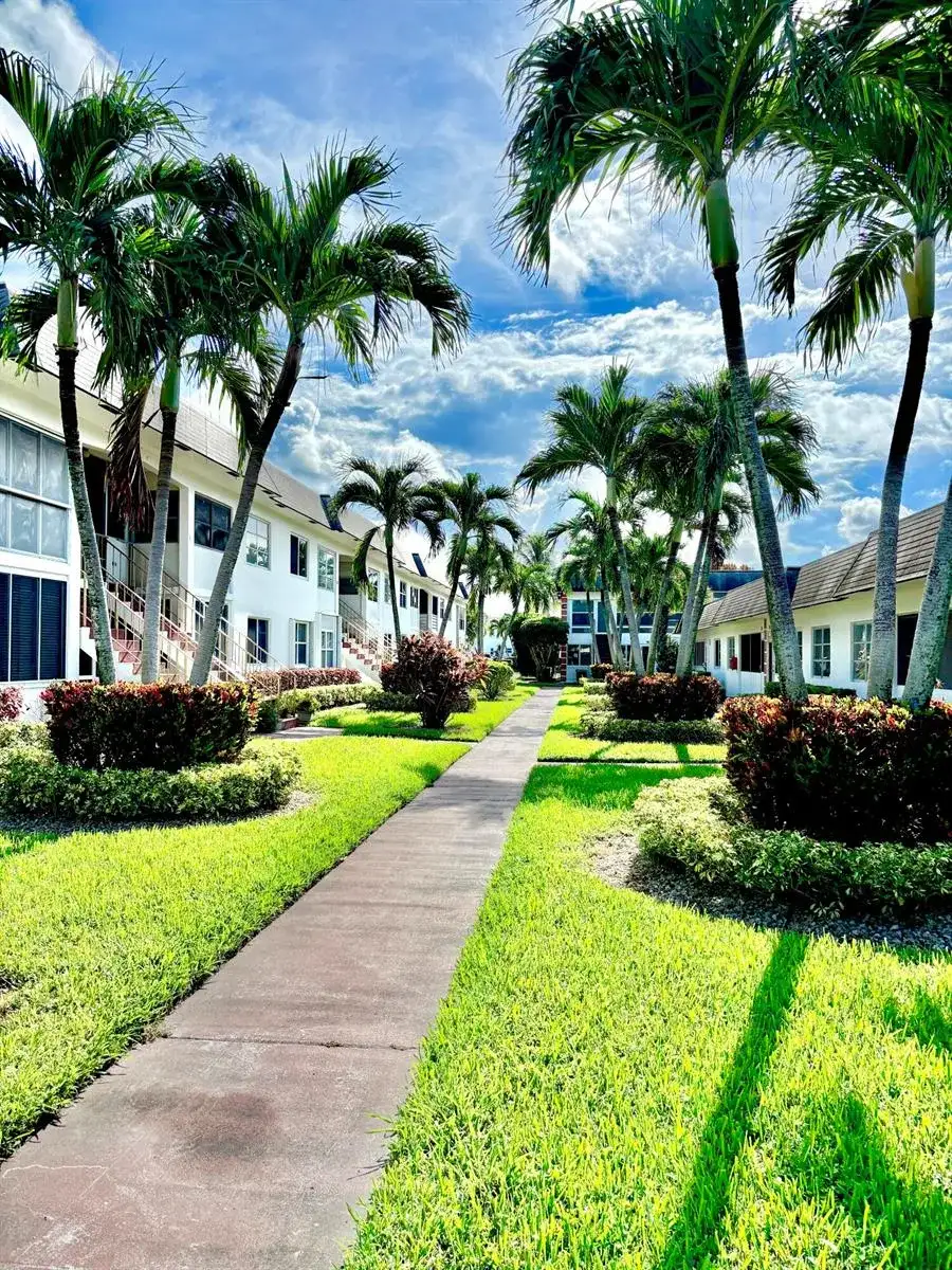 16 PLYMOUTH A, West Palm Beach FL 33417 photo 2