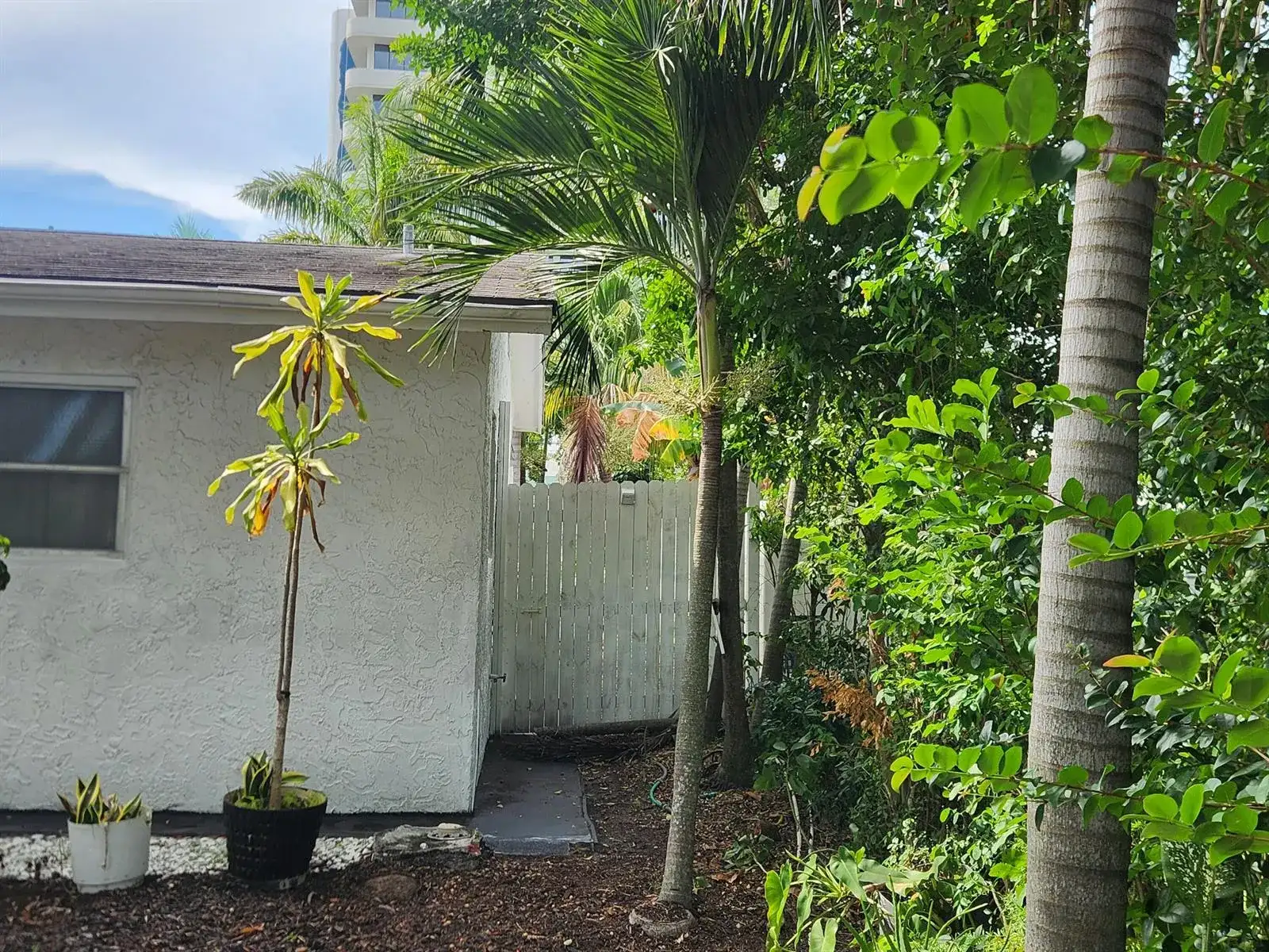 225 S SEQUOIA Drive, West Palm Beach FL 33409 photo 4