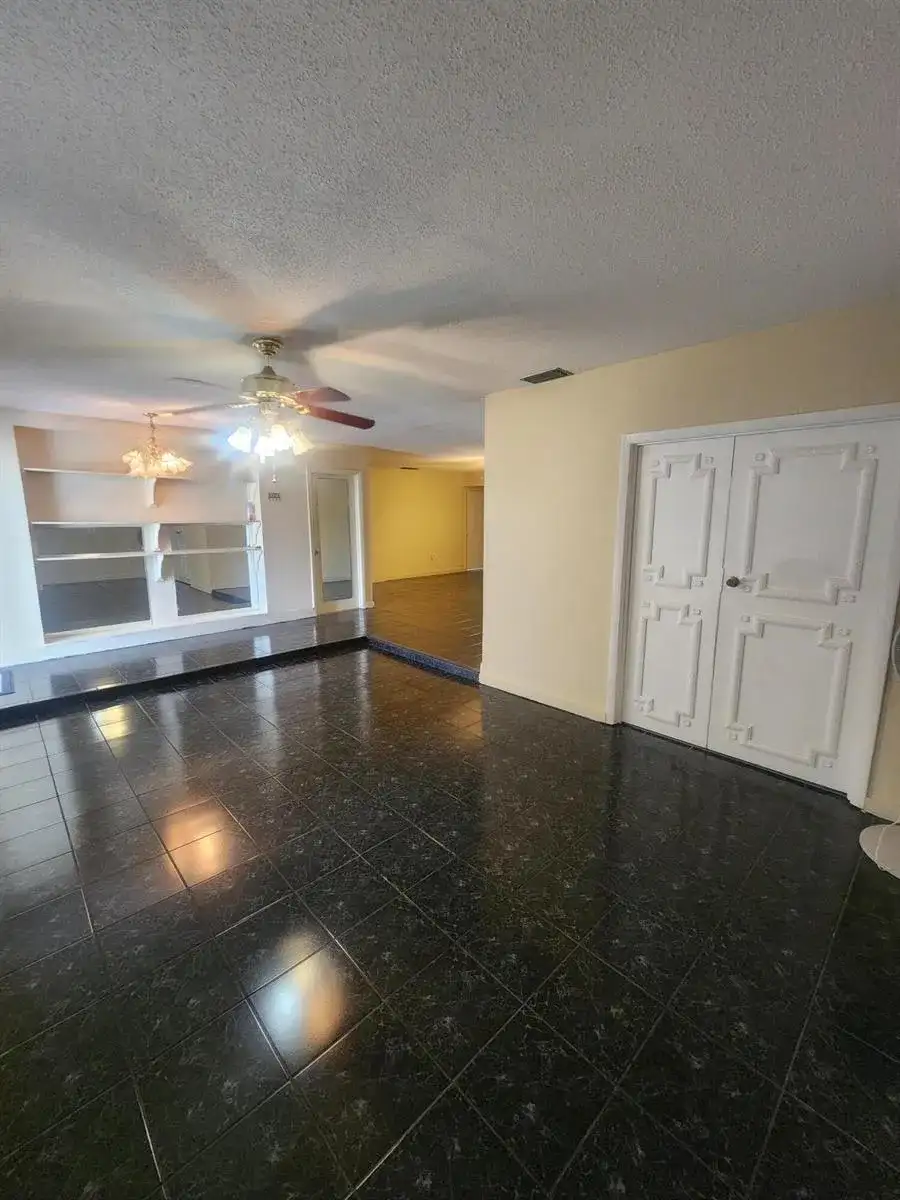 225 S SEQUOIA Drive, West Palm Beach FL 33409 photo 5
