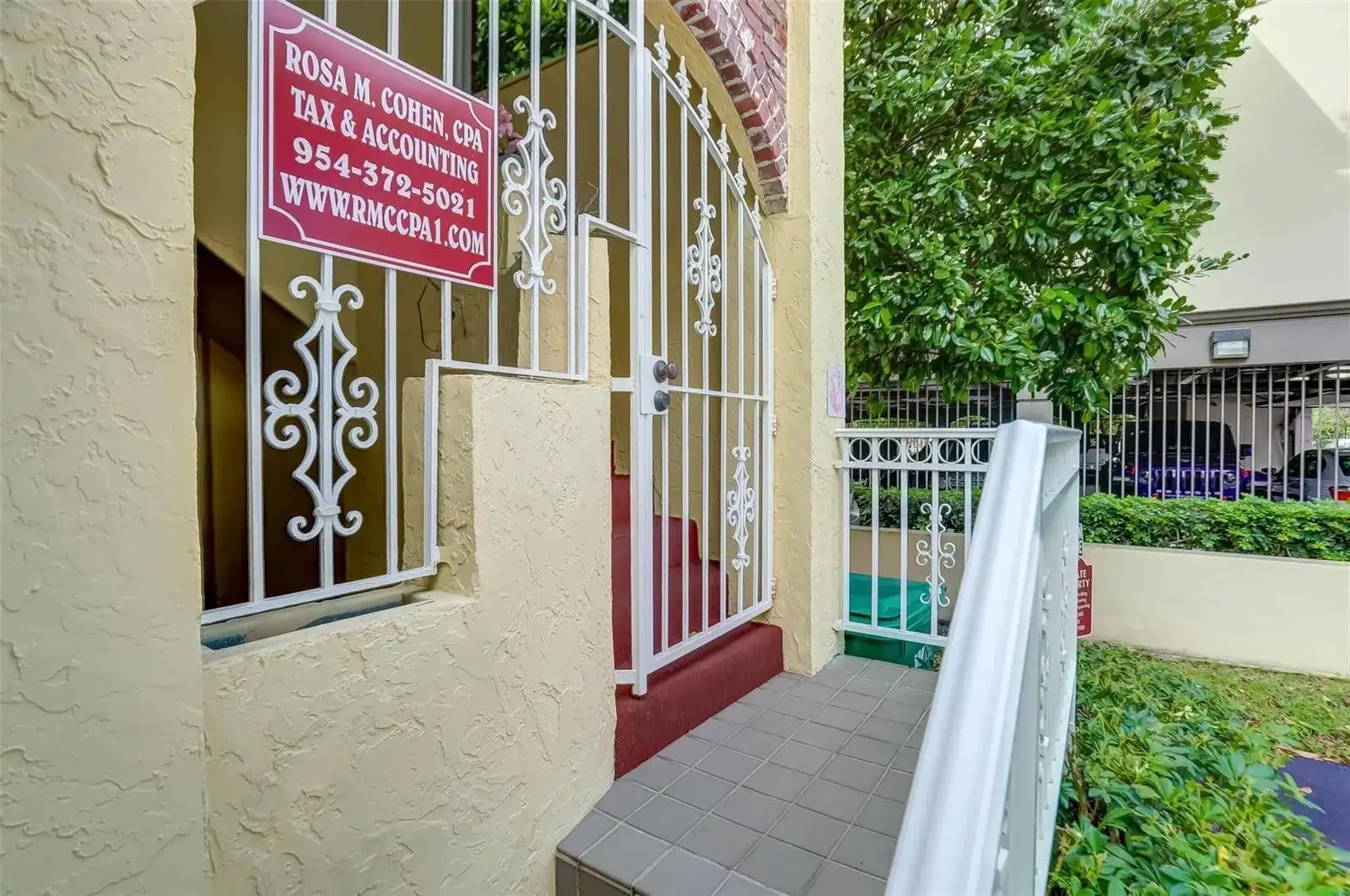 8 SE 8TH Street, Fort Lauderdale FL 33316 photo 4