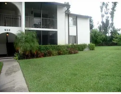 4877 Sable Pine Circle # D2, West Palm Beach FL 33417