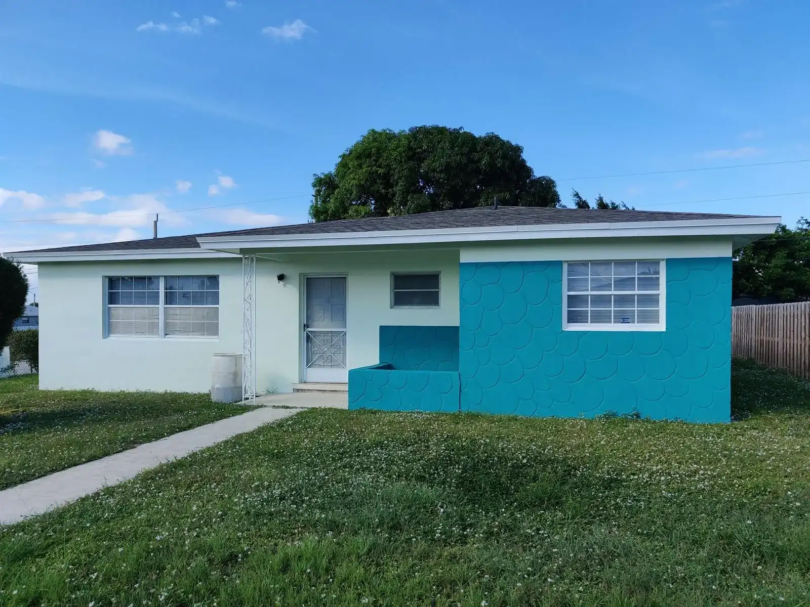 1496 W 32ND Street, West Palm Beach FL 33404