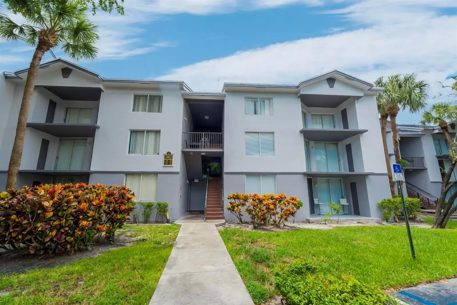 3985 W MCNAB Road # A108, Pompano Beach FL 33069