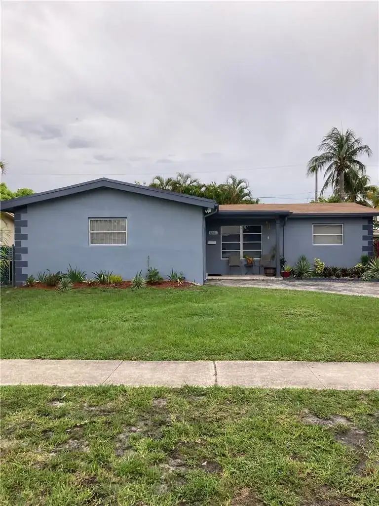 8361 NW 24th Place, Sunrise FL 33322 photo 2