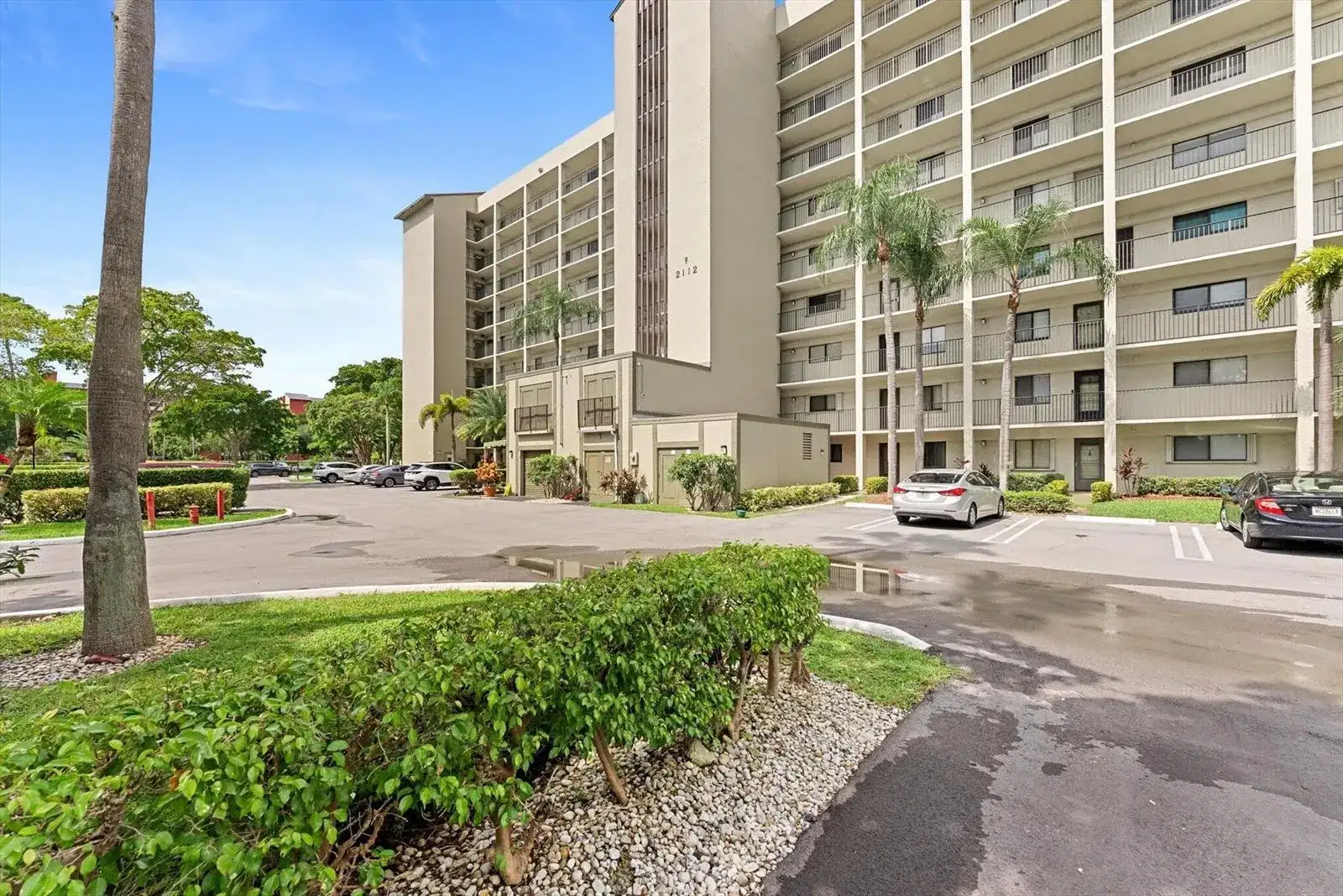 2112 S CYPRESS BEND Drive # 607, Pompano Beach FL 33069 photo 2