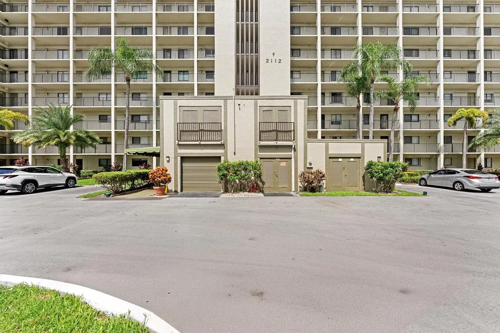 2112 S CYPRESS BEND Drive # 607, Pompano Beach FL 33069 photo 3