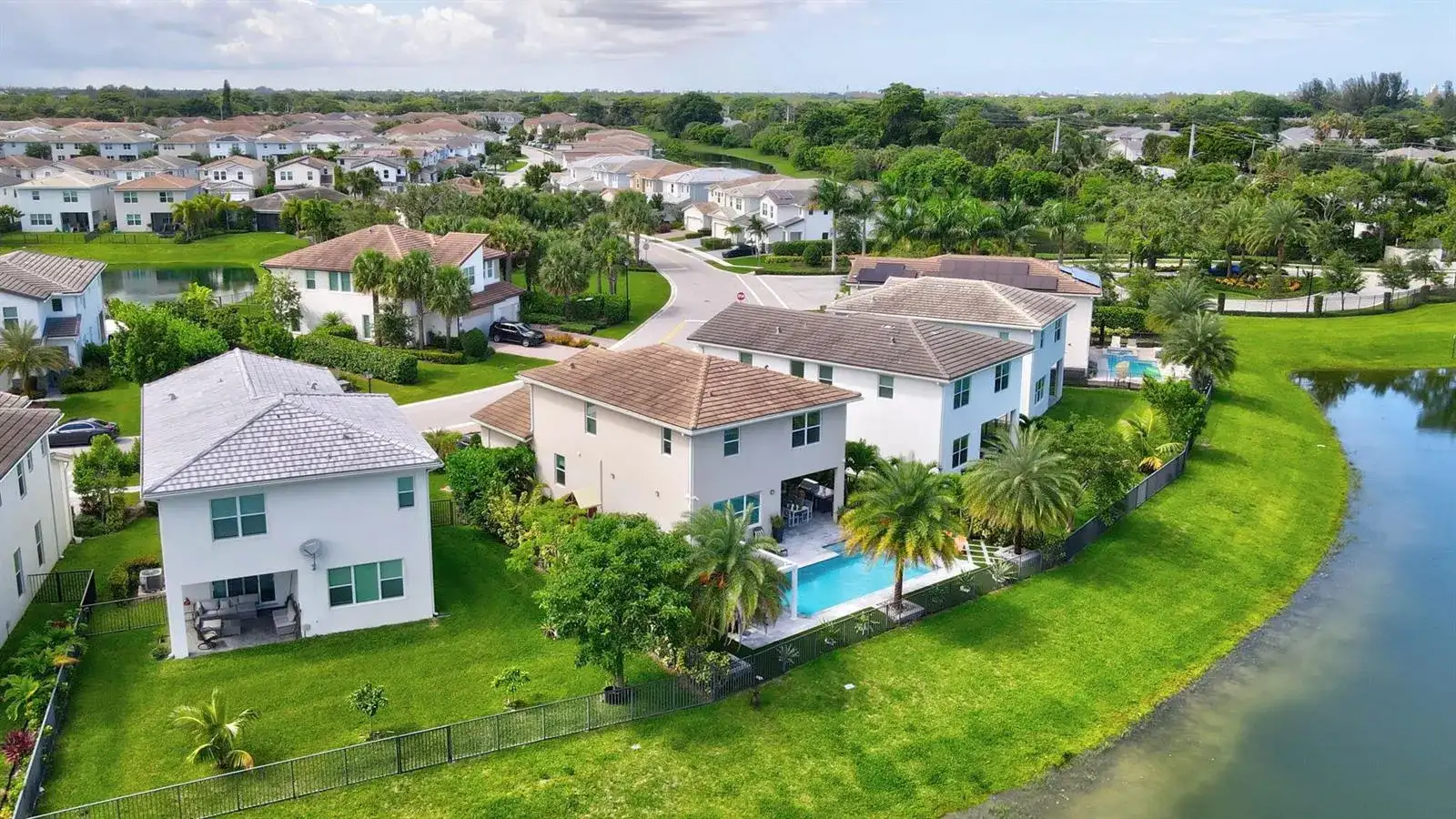 990 Veleiros Boulevard, Deerfield Beach FL 33064 photo 2