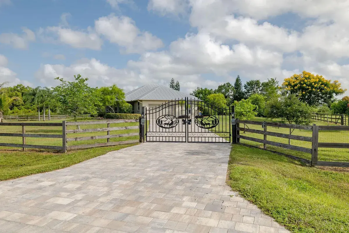 19005 SW GREY FOX Trail, FL 34956