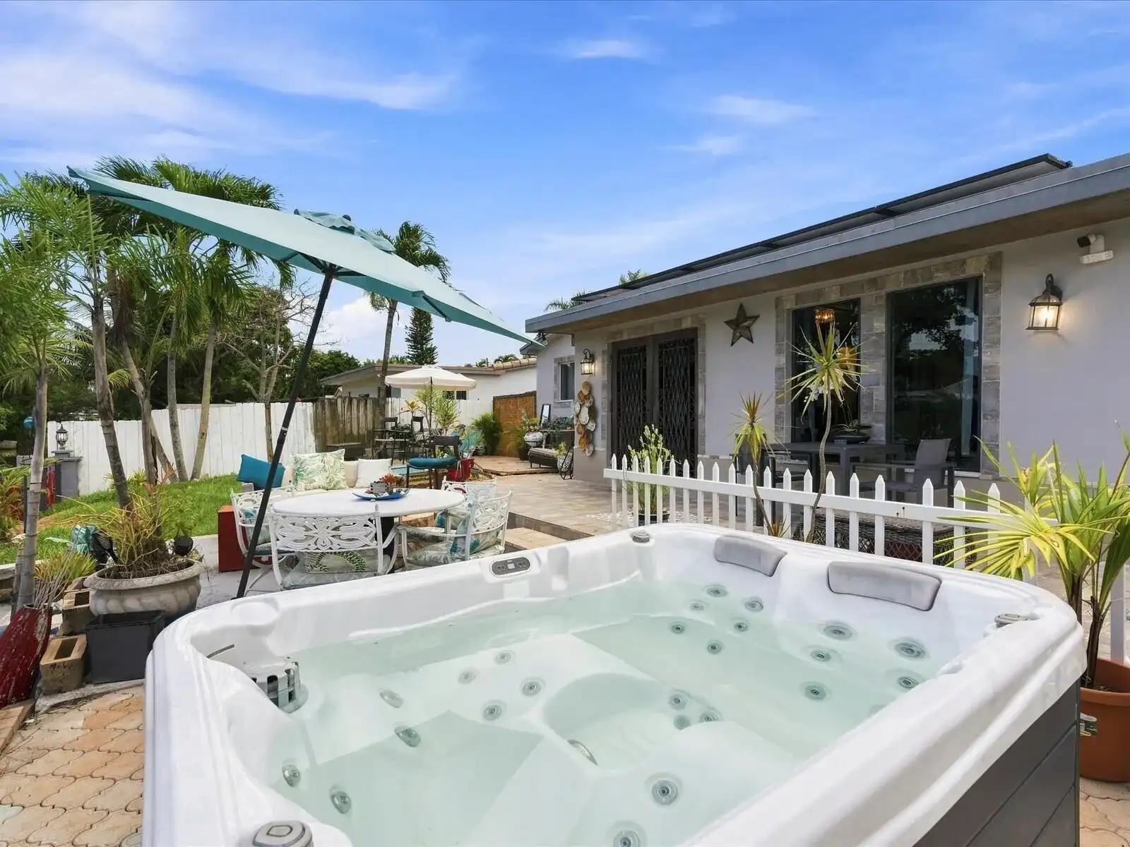 707 SW 3RD Avenue, Hallandale Beach FL 33009