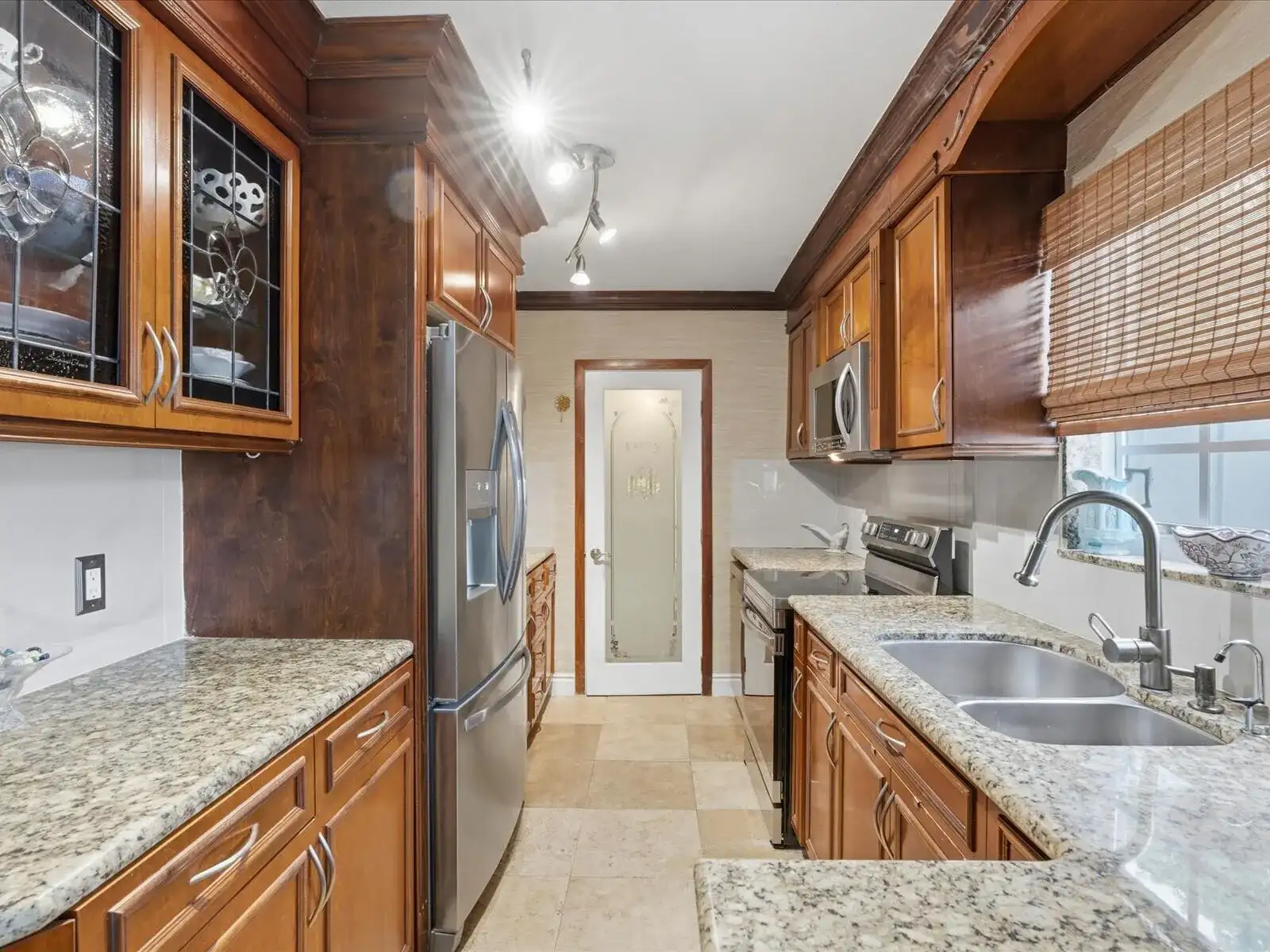 707 SW 3RD Avenue, Hallandale Beach FL 33009 photo 2