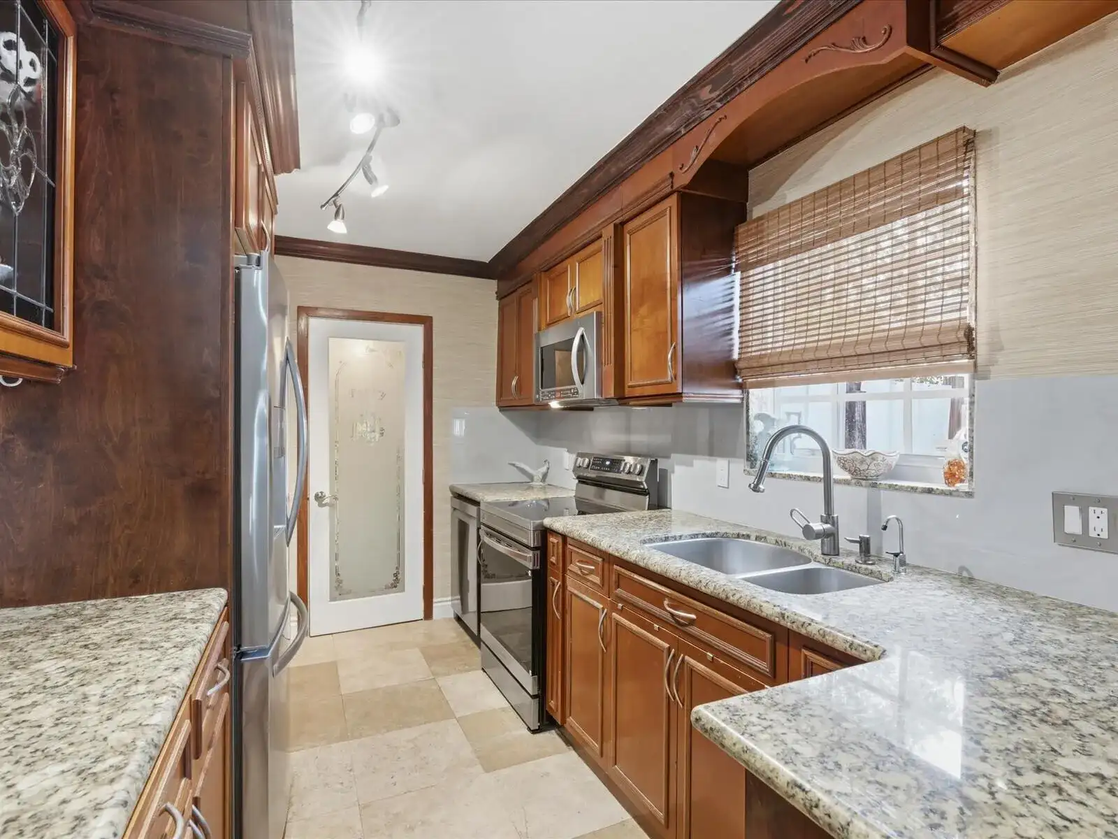 707 SW 3RD Avenue, Hallandale Beach FL 33009 photo 3