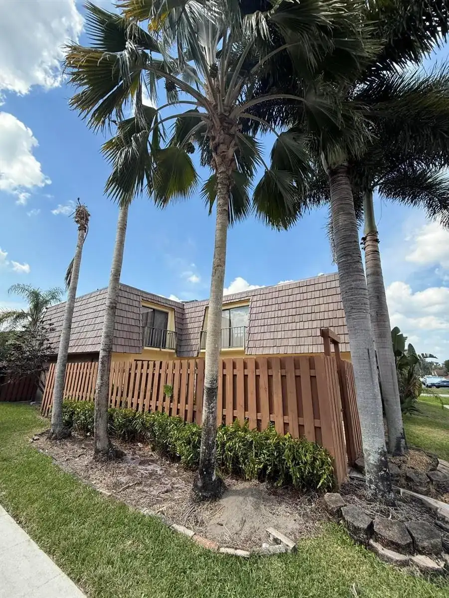 804 SPRINGDALE Circle, Palm Springs FL 33461