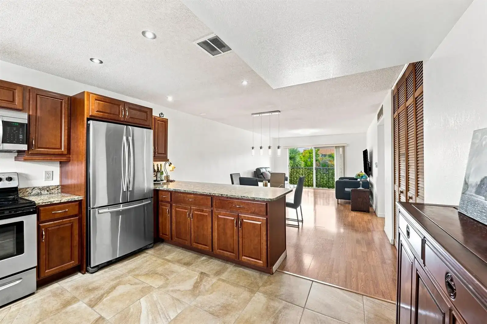 805 W Oakland Park Boulevard, Oakland Park FL 33311 photo 4