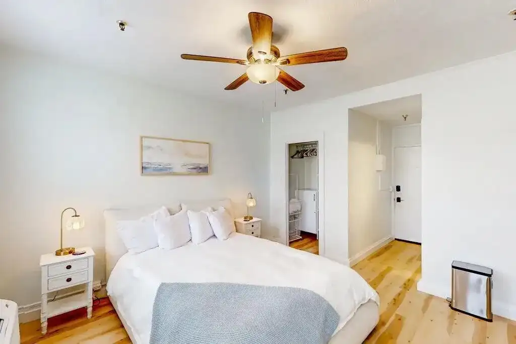 235 Sunrise Avenue # 3215, Palm Beach FL 33480