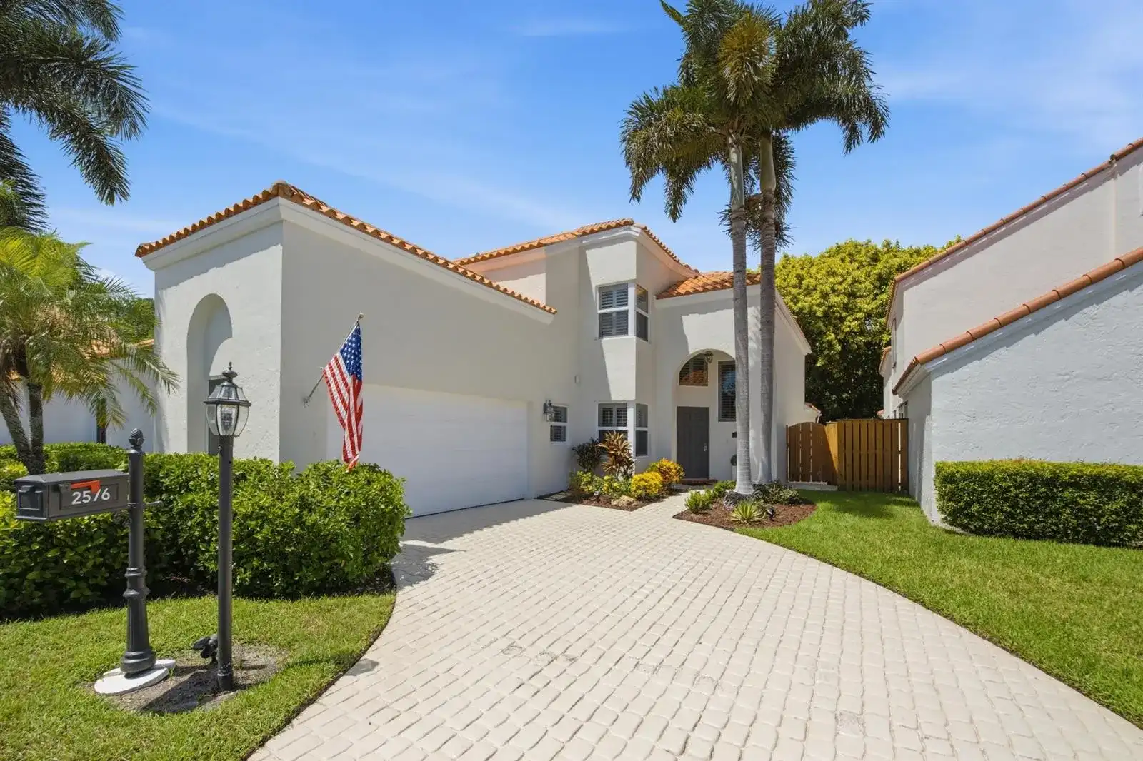 2576 LA CRISTAL Circle, Palm Beach Gardens FL 33410