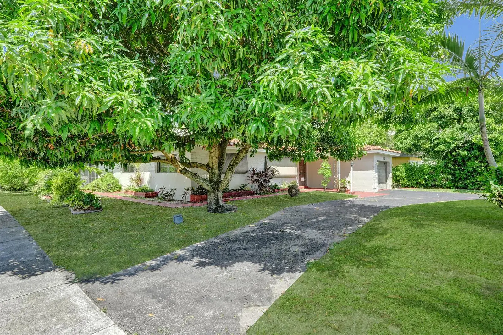 1112 S 22nd Court, Hollywood FL 33020