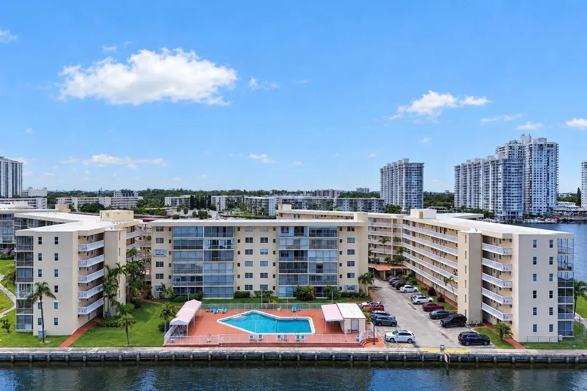 2999 POINT EAST Drive # C109, Aventura FL 33160