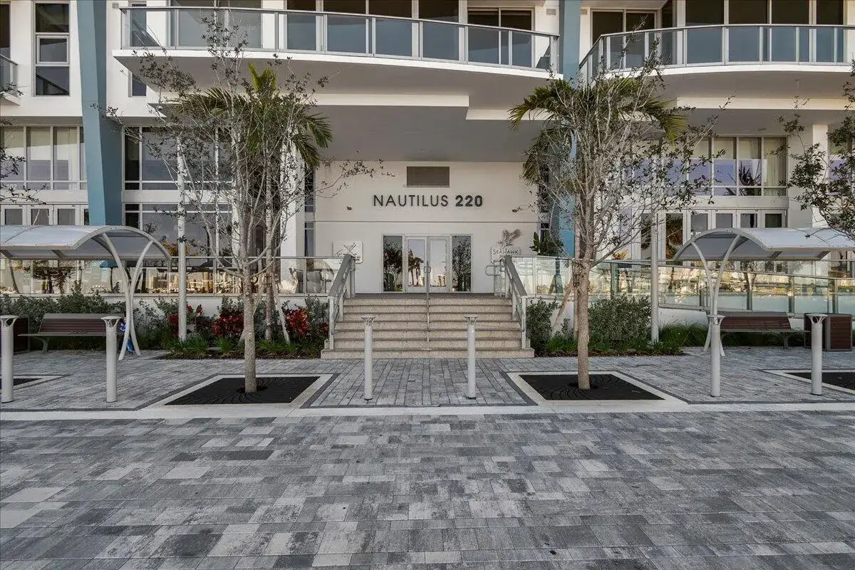 220 Lake Shore Drive # 1608, Lake Park FL 33403