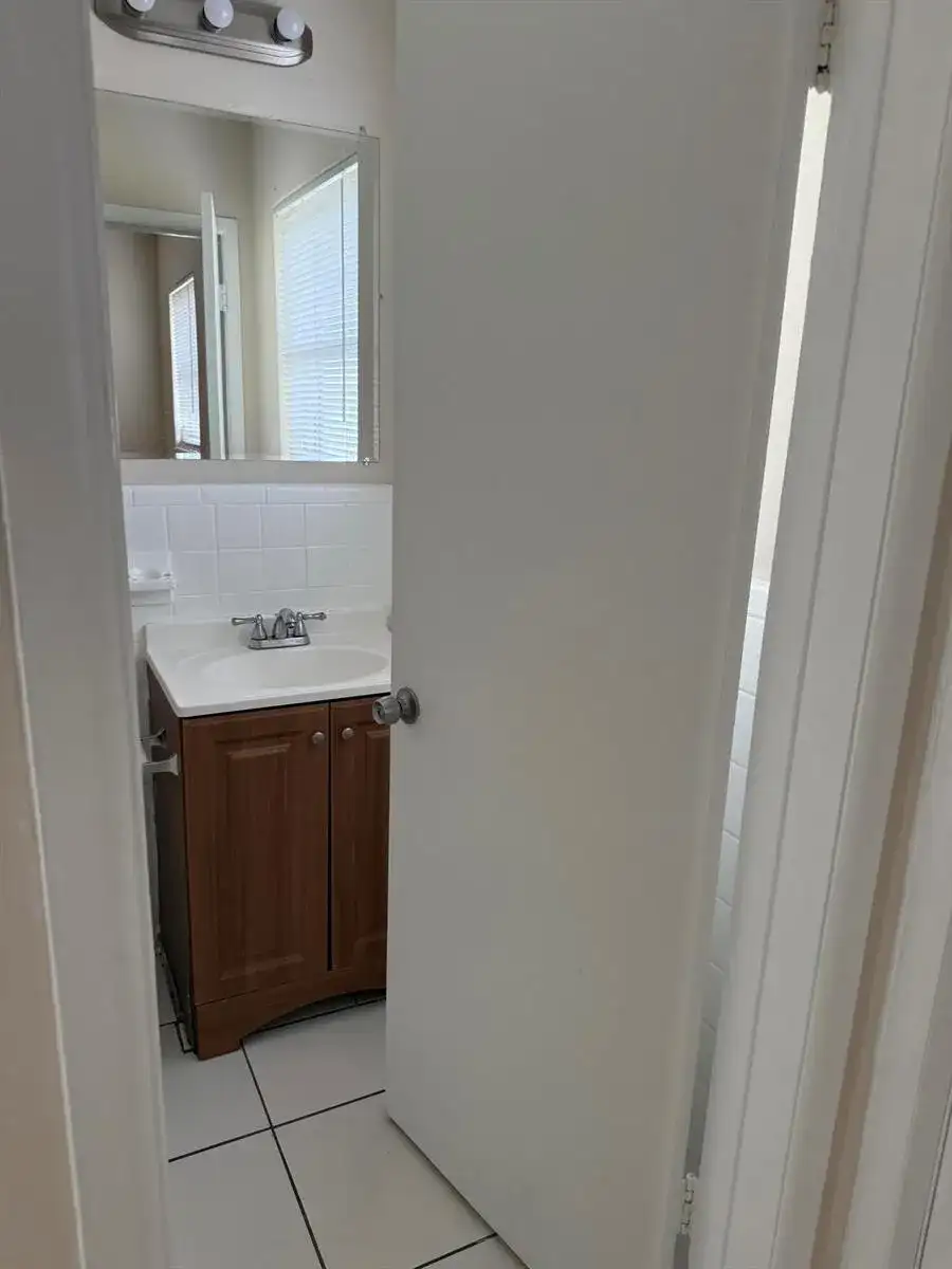 1431 SW 44TH Terrace # 3, Fort Lauderdale FL 33317 photo 4