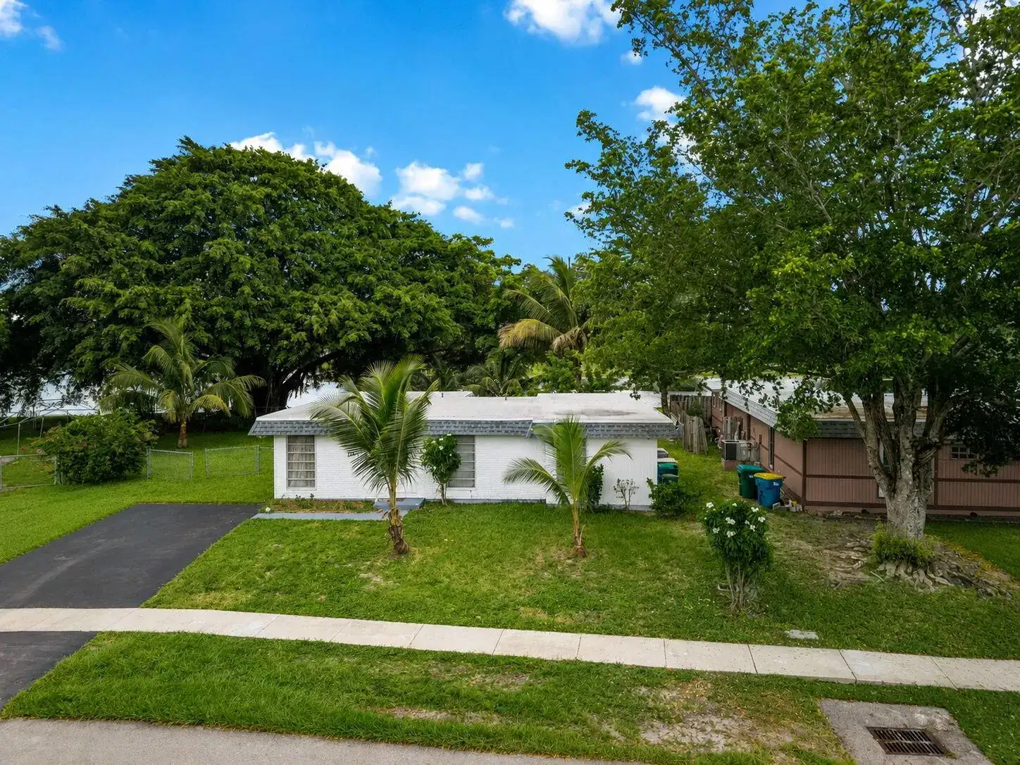 6807 NW 80TH Court, Tamarac FL 33321 photo 3