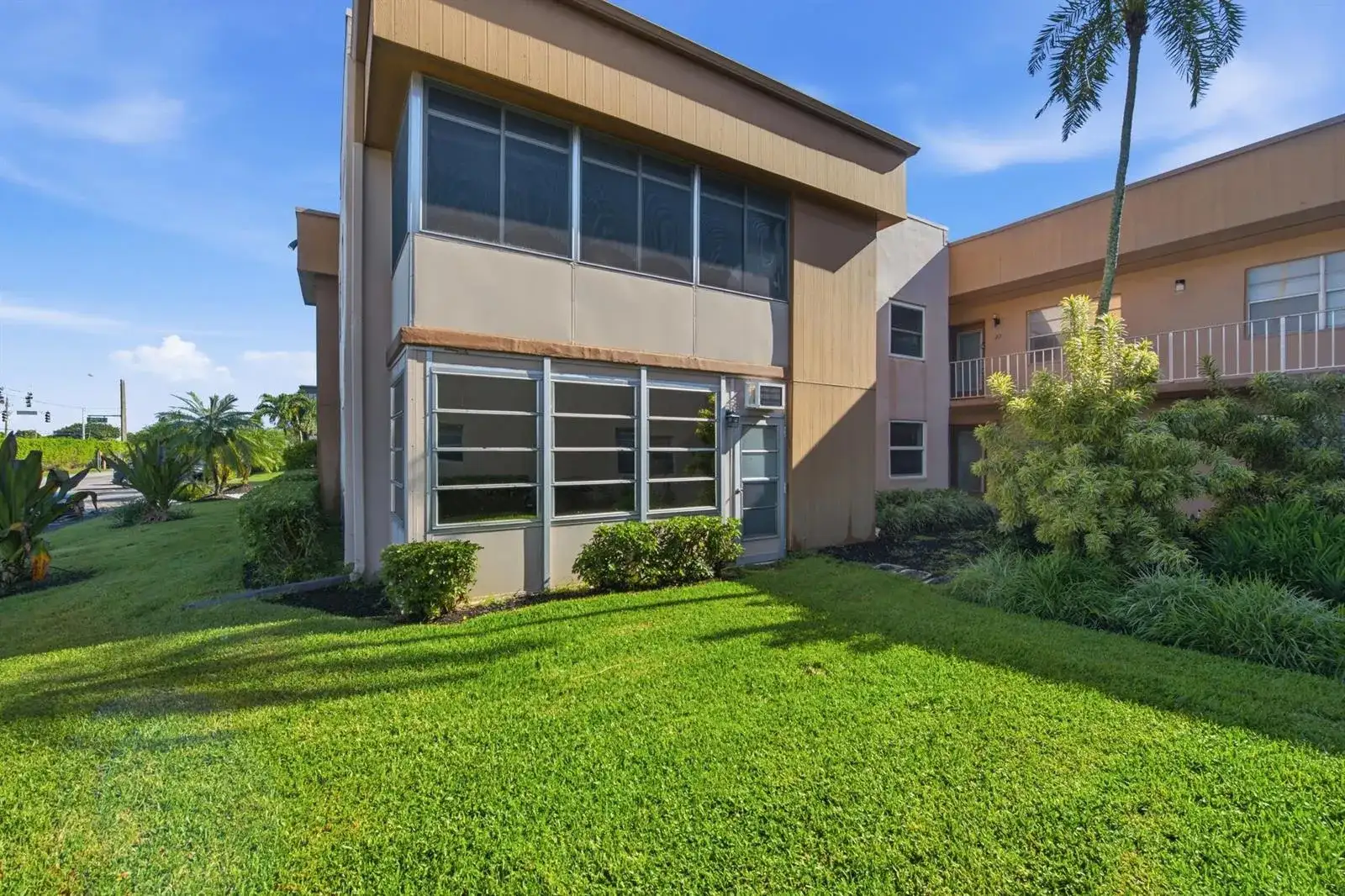 4 Flanders A, Delray Beach FL 33484 photo 2
