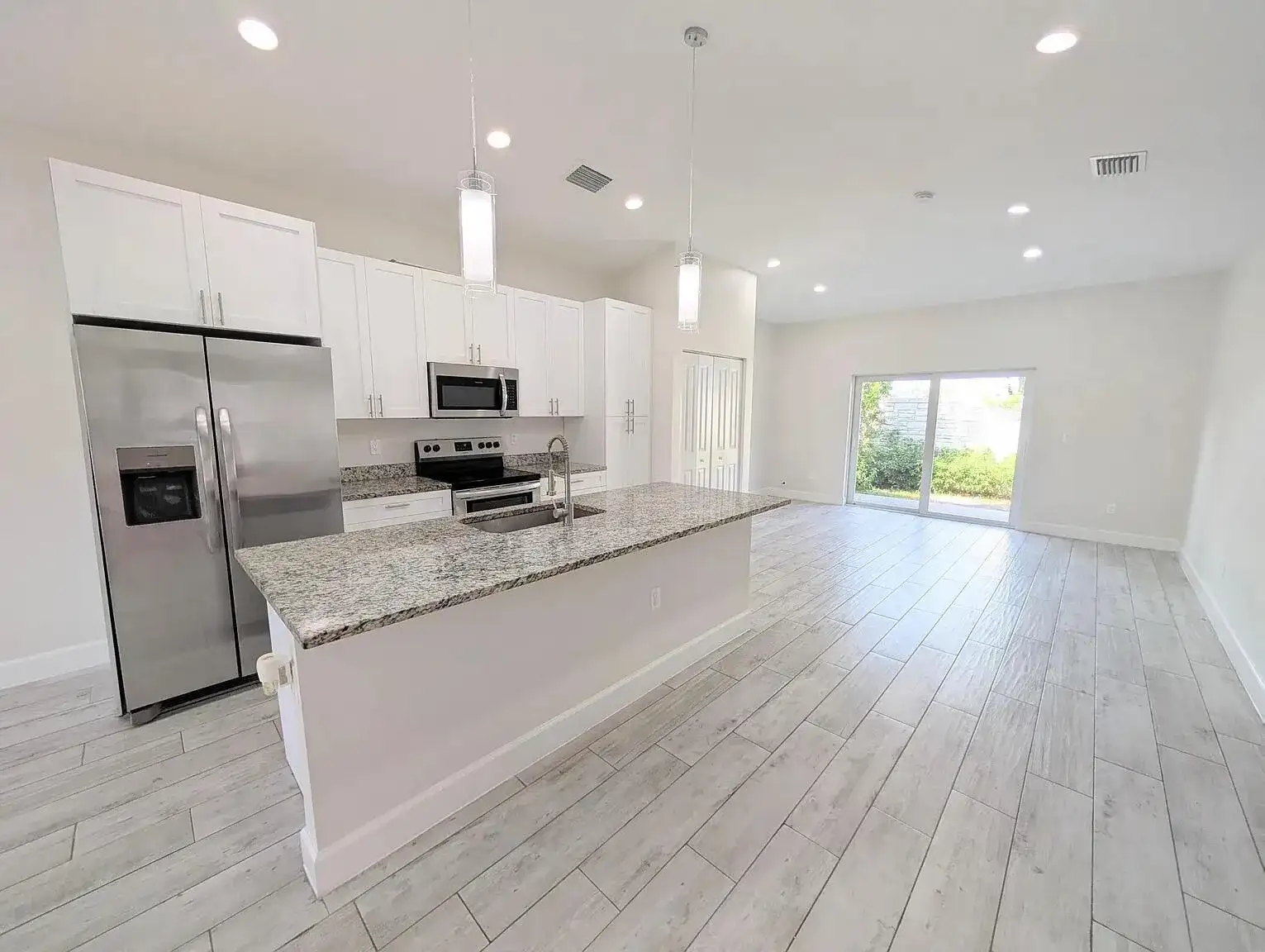 1562 W 26th Court, Riviera Beach FL 33404 photo 2