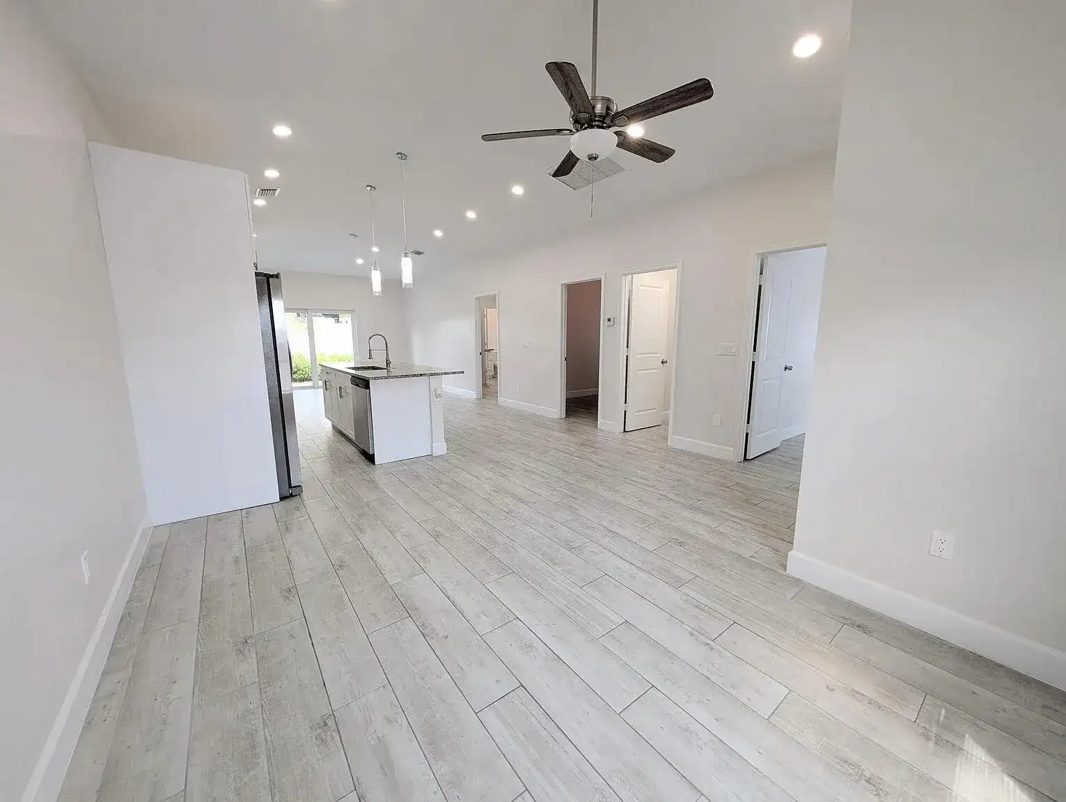 1562 W 26th Court, Riviera Beach FL 33404 photo 4