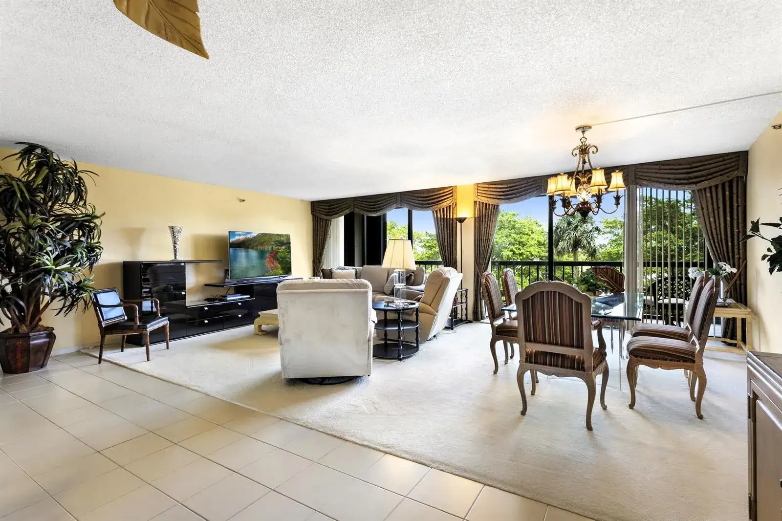 2480 Presidential Way # 403, West Palm Beach FL 33401 photo 2