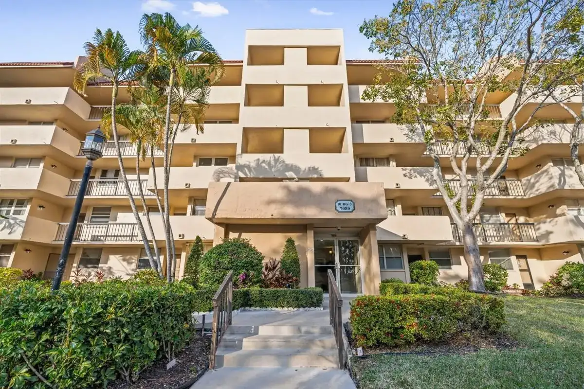 7080 ENVIRON Boulevard # 423, Lauderhill FL 33319 photo 2