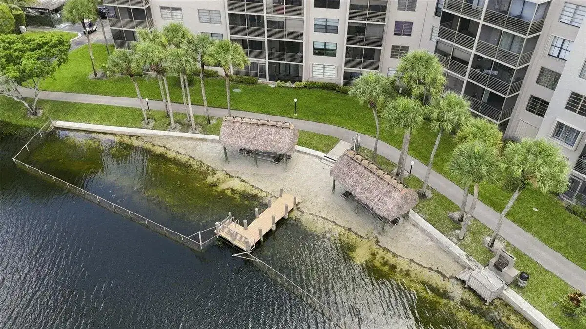 1100 COLONY POINT Circle # 121, Pembroke Pines FL 33026 photo 3
