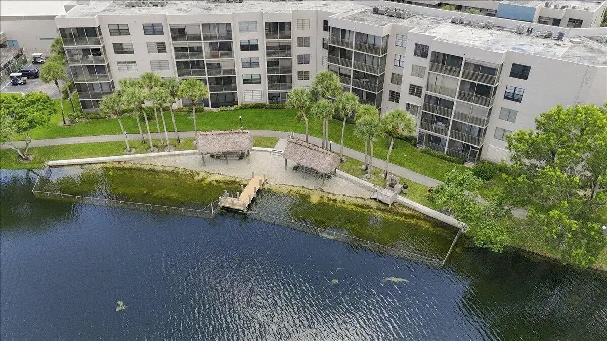 1100 COLONY POINT Circle # 121, Pembroke Pines FL 33026 photo 5