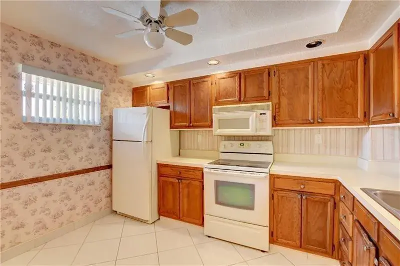 8735 RAMBLEWOOD Drive # 212, Coral Springs FL 33071