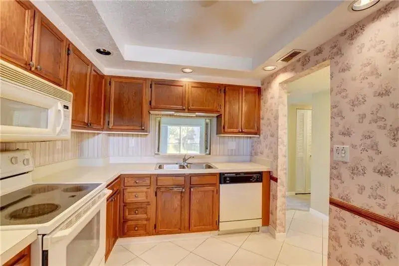 8735 RAMBLEWOOD Drive # 212, Coral Springs FL 33071